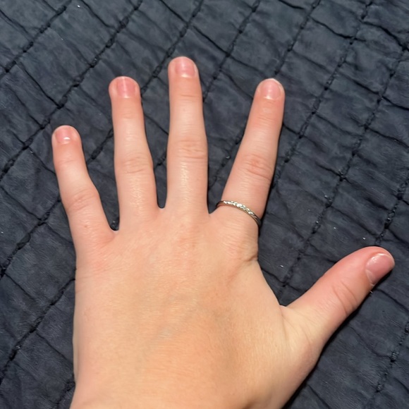 Simple Gem Ring - Picture 3 of 3